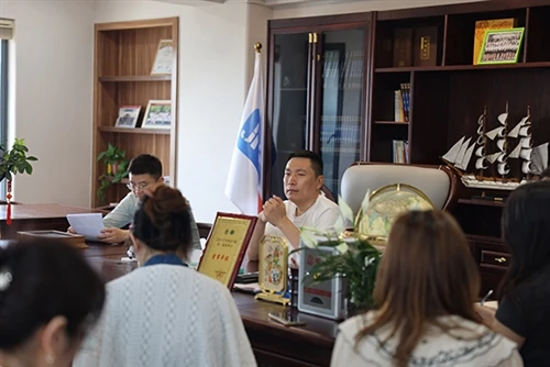 JMJD는 일일 업무, 운영 및 혜택을 다루는 격년 익명 직원 설문 조사를 실시합니다.